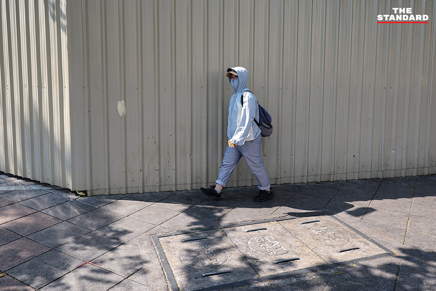 ภาพแสดงสภาพอากาศร้อนและมีฟ้าหลัวปกคลุมกรุงเทพมหานคร พร้อมอุณหภูมิสูง 37 องศาเซลเซียส 4