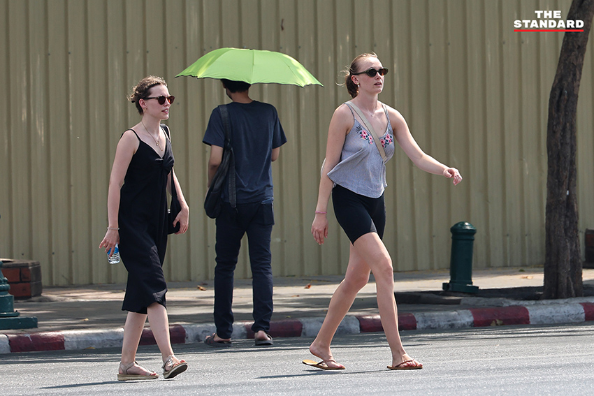 ภาพแสดงสภาพอากาศร้อนและมีฟ้าหลัวปกคลุมกรุงเทพมหานคร พร้อมอุณหภูมิสูง 37 องศาเซลเซียส 6