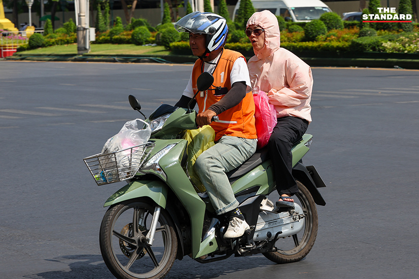 ภาพแสดงสภาพอากาศร้อนและมีฟ้าหลัวปกคลุมกรุงเทพมหานคร พร้อมอุณหภูมิสูง 37 องศาเซลเซียส 8