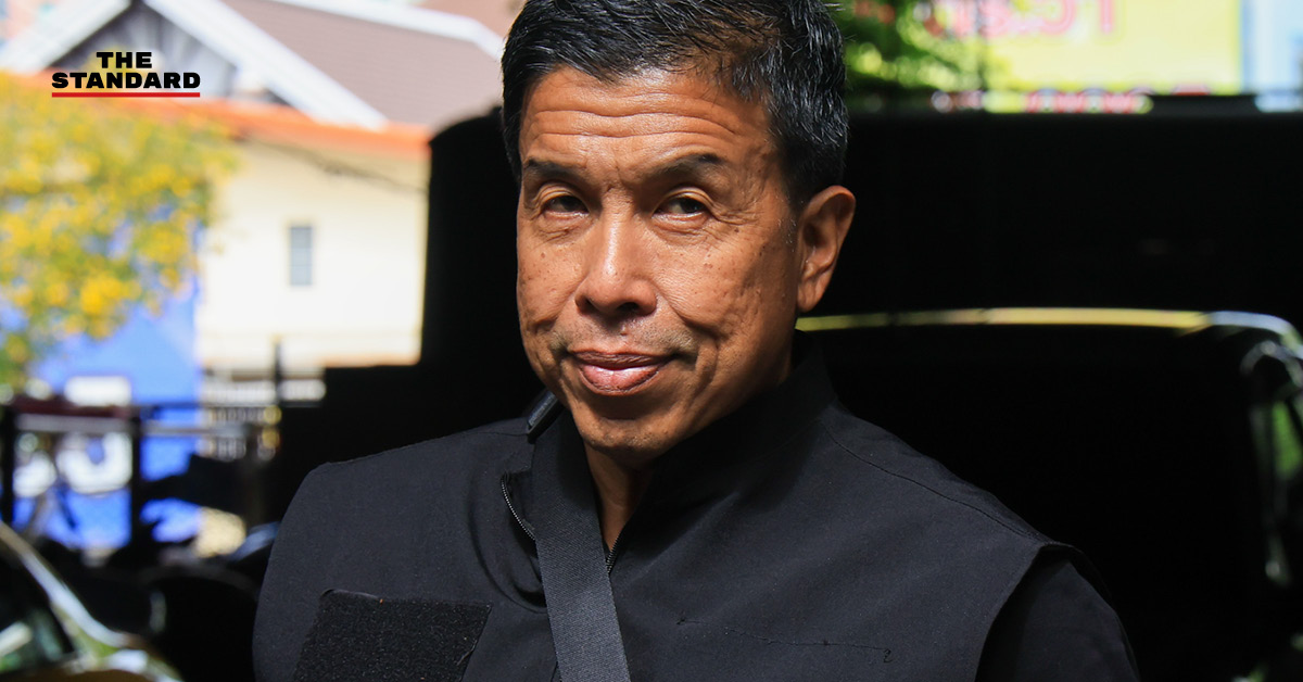 ชัชชาติ สิทธิพันธุ์ ผู้ว่าฯ กทม. นำร่องมาตรการให้นักเรียนฝากมือถือไว้กับครู ลดการติดสมาร์ทโฟนและเพิ่มปฏิสัมพันธ์ในโรงเรียน