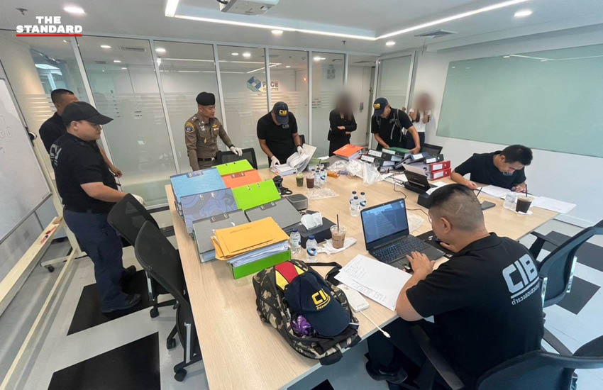 ตำรวจสอบสวนกลางเข้าตรวจค้นและจับกุมเบน สมิธ พร้อมภรรยา ในคดีหลอกลวงนักลงทุนต่างชาติ 3