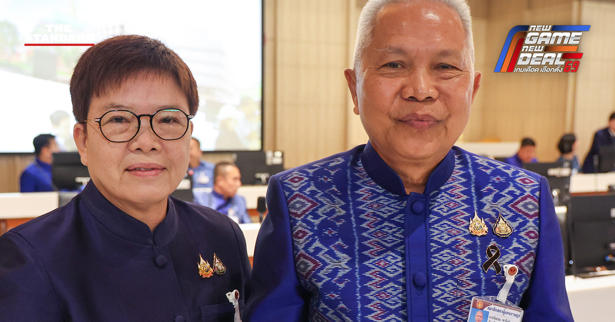 ภาพ สส. พรรคภูมิใจไทย รวมตัวประชุมก่อนเลือกประธานสภา โดยมี อนุทิน ชาญวีรกูล เป็นประธาน และ โสภณ ซารัมย์ ผู้ถูกเสนอชื่อเป็นประธานสภาฯ