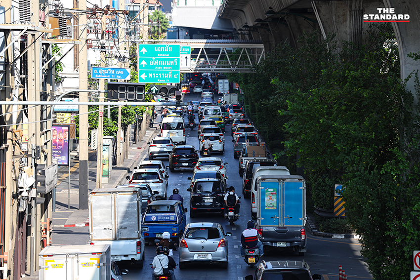 ชัชชาติ สิทธิพันธุ์ ผู้ว่าฯ กทม. ลงพื้นที่ติดตามความคืบหน้าระบบสัญญาณไฟจราจรอัจฉริยะบริเวณแยกพระโขนง 8