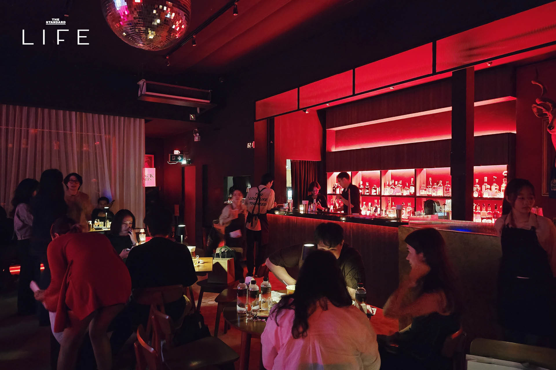 ค็อกเทล Signature Chords และบรรยากาศของ Black Cabin บาร์ทองหล่อ 2