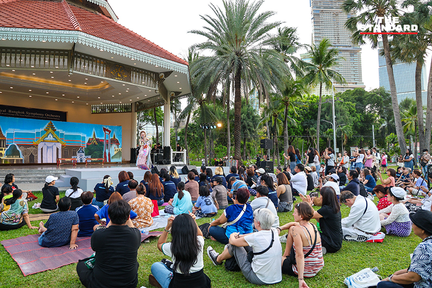 การแสดงลิเกในงาน 'ลิเกในสวน' โดย กทม. ที่สวนลุมพินี นำโดย แบงค์ ศรราม น้ำเพชร และจิ้งหรีดขาว วงศ์เทวัญ 4