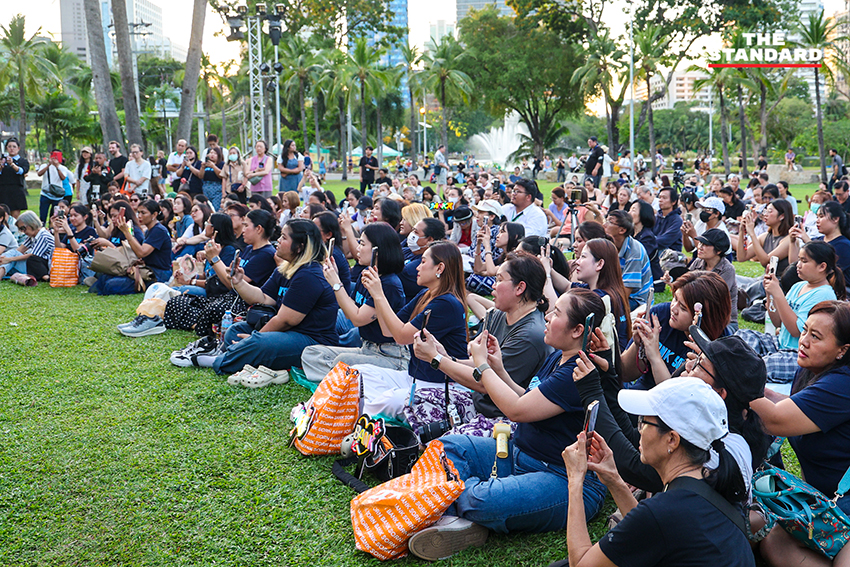 การแสดงลิเกในงาน 'ลิเกในสวน' โดย กทม. ที่สวนลุมพินี นำโดย แบงค์ ศรราม น้ำเพชร และจิ้งหรีดขาว วงศ์เทวัญ 7