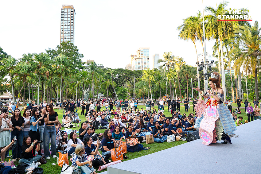 การแสดงลิเกในงาน 'ลิเกในสวน' โดย กทม. ที่สวนลุมพินี นำโดย แบงค์ ศรราม น้ำเพชร และจิ้งหรีดขาว วงศ์เทวัญ 9