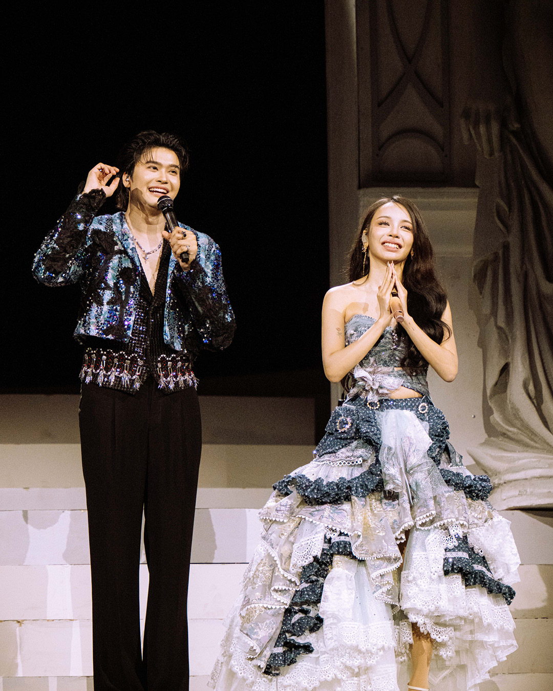 โบว์กี้ไลอ้อน (BOWKYLION) ขณะทำการแสดงบนเวทีคอนเสิร์ต KARAWA CONCERT 5