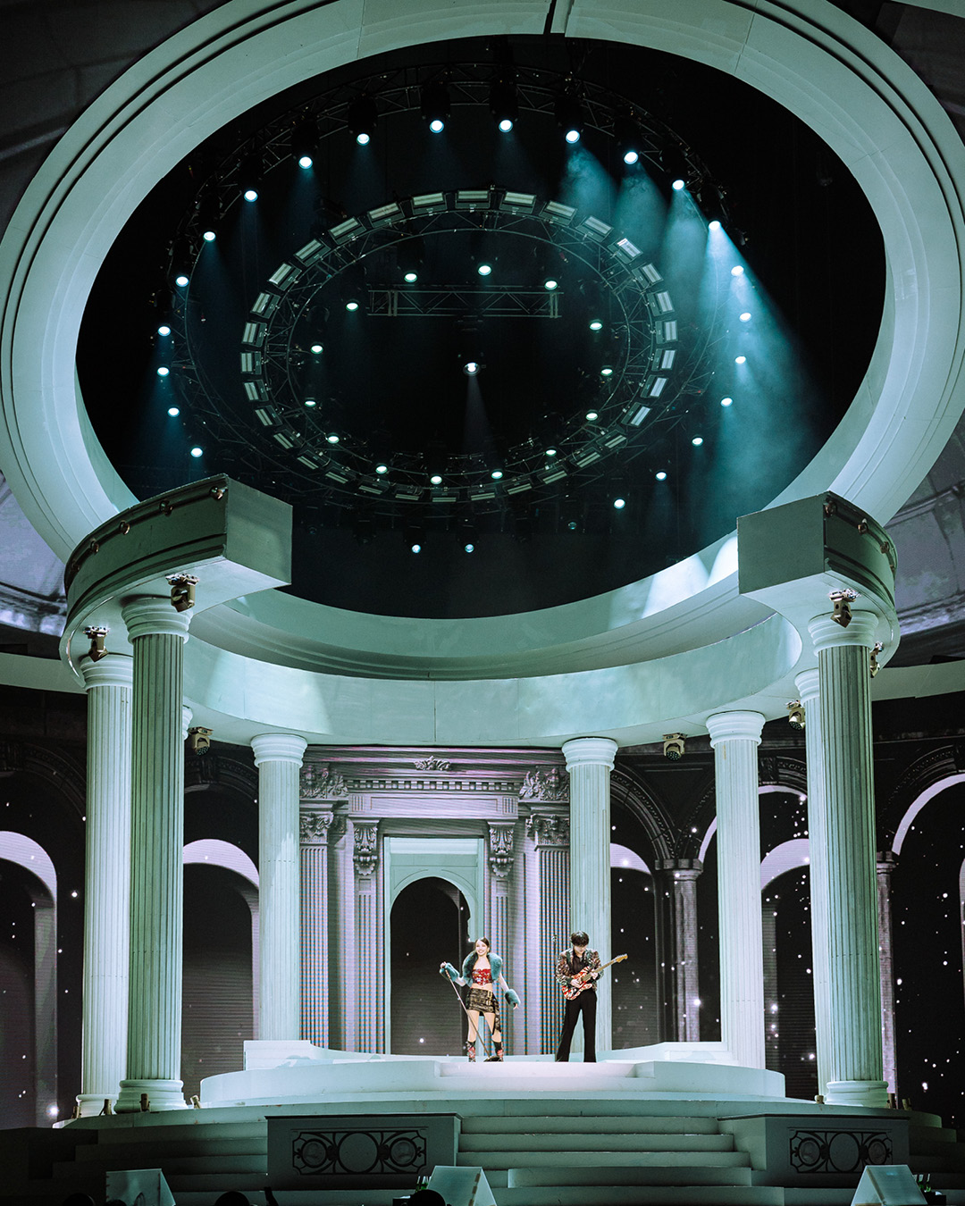 โบว์กี้ไลอ้อน (BOWKYLION) ขณะทำการแสดงบนเวทีคอนเสิร์ต KARAWA CONCERT 6