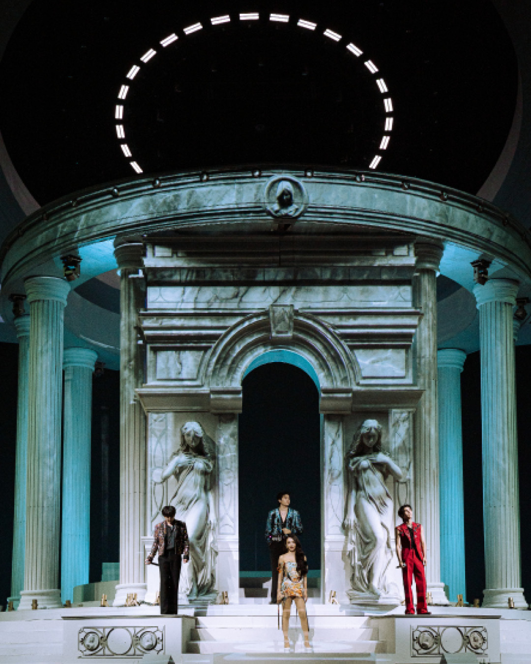 โบว์กี้ไลอ้อน (BOWKYLION) ขณะทำการแสดงบนเวทีคอนเสิร์ต KARAWA CONCERT 8