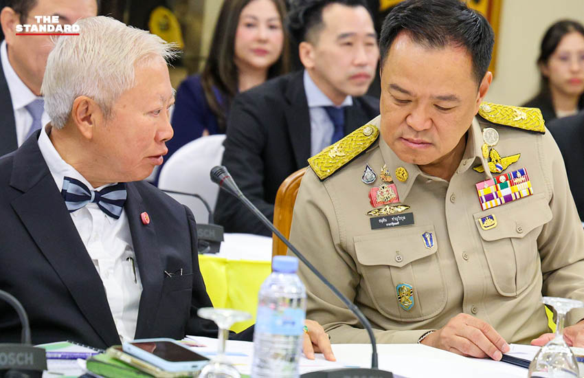 ศ.ดร. บวรศักดิ์ อุวรรณโณ และปกรณ์ นิลประพันธ์ บุคคลผู้ถูกกล่าวถึงในการปรับเปลี่ยนตำแหน่งทีมกฎหมายรัฐบาล 1