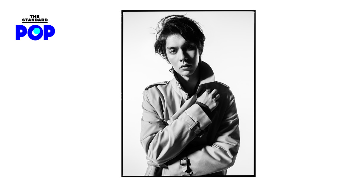 ไบร์ท วชิรวิชญ์ ในชุดเทรนช์โค้ท Burberry จากแคมเปญ The Trench, Portraits of an Icon
