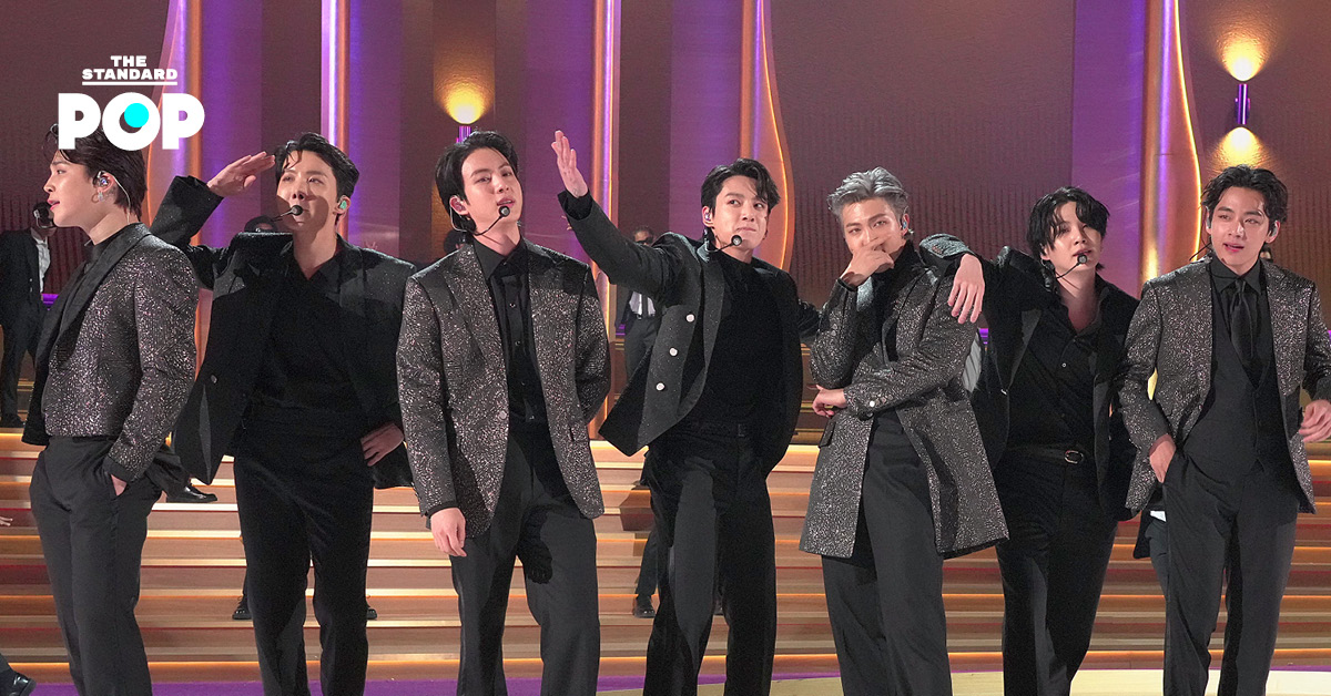 ภาพสมาชิกวง BTS ทั้ง 7 คนแสดงคอนเสิร์ต BTS Comeback Show Live: ARIRANG