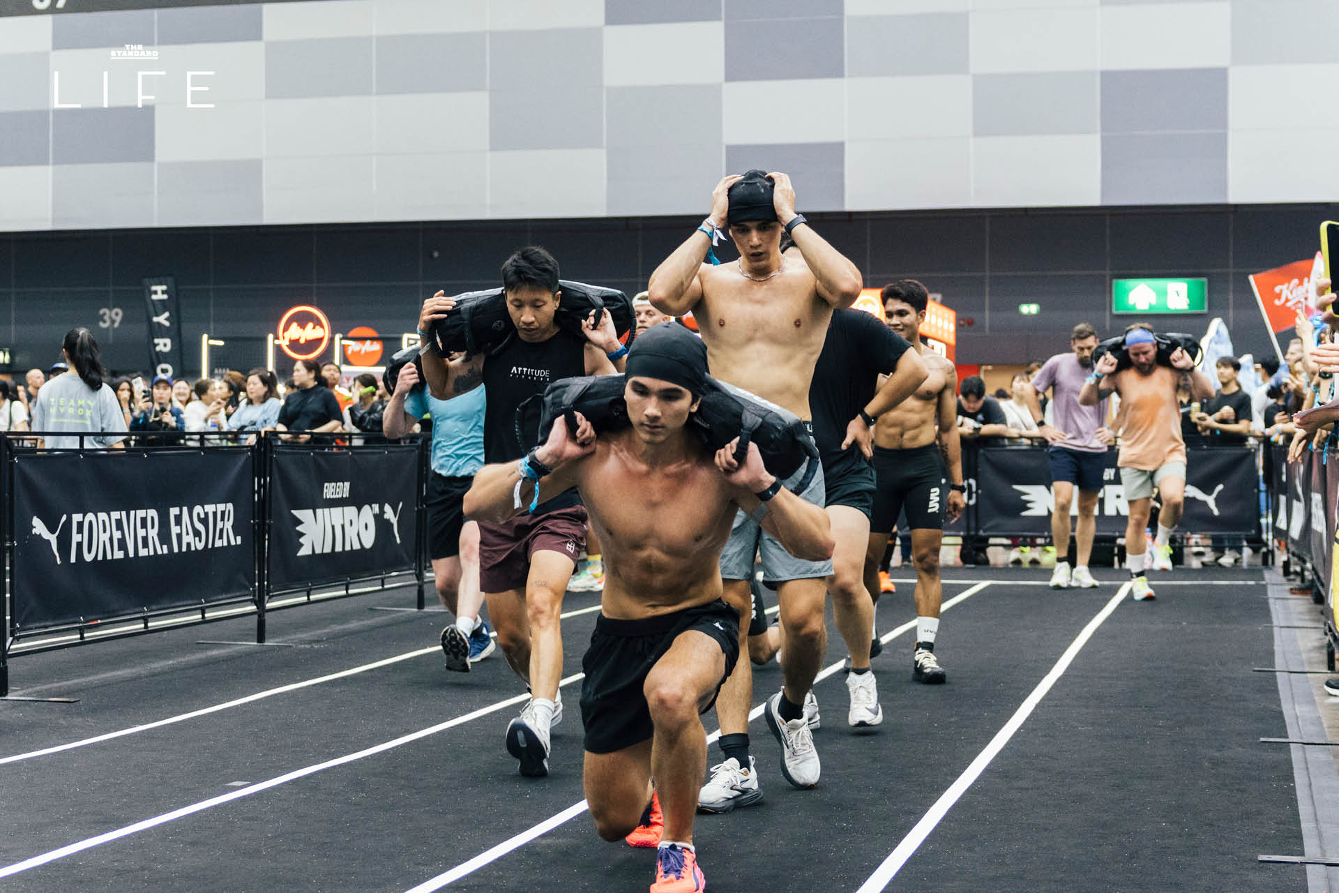 ภาพบรรยากาศนักแสดงและอินฟลูเอนเซอร์ชื่อดังร่วมการแข่งขัน Men Doubles สุดเข้มข้น ในงาน BYD HYROX Bangkok 2026 ณ ไบเทค บางนา 9