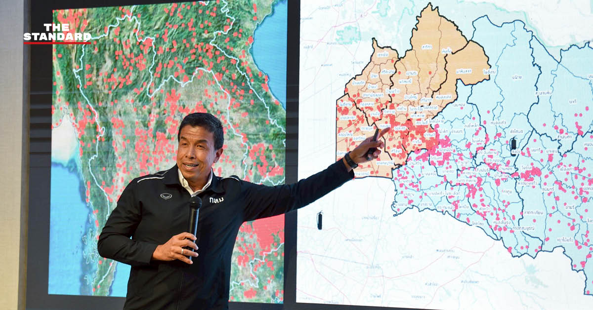 ชัชชาติ สิทธิพันธุ์ ผู้ว่าฯ กทม. กำลังกล่าวบนเวทีในงานเสวนา Bangkok Perspectives ของ GIZ โดยมีภาพประกอบและโลโก้ GIZ อยู่ด้านหลัง