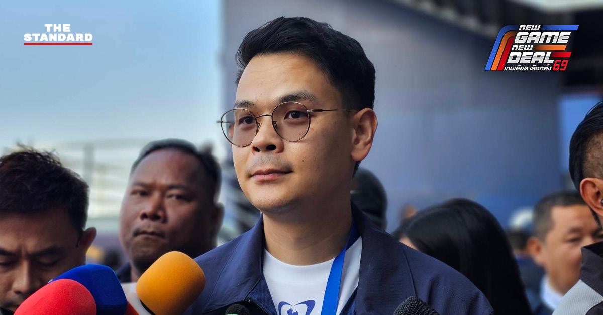 ไชยชนก ชิดชอบ เลขาธิการพรรคภูมิใจไทย ให้สัมภาษณ์ในงานสัมมนาพรรค พร้อมข้อความ 'ฟอร์มทีมรัฐบาล ชัดเจน 99.99%'