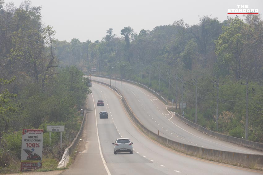 ภาพมุมสูงเมืองเชียงใหม่ที่ถูกปกคลุมด้วยฝุ่นควัน PM2.5 หนาแน่น แสดงถึงวิกฤตมลพิษทางอากาศ 6