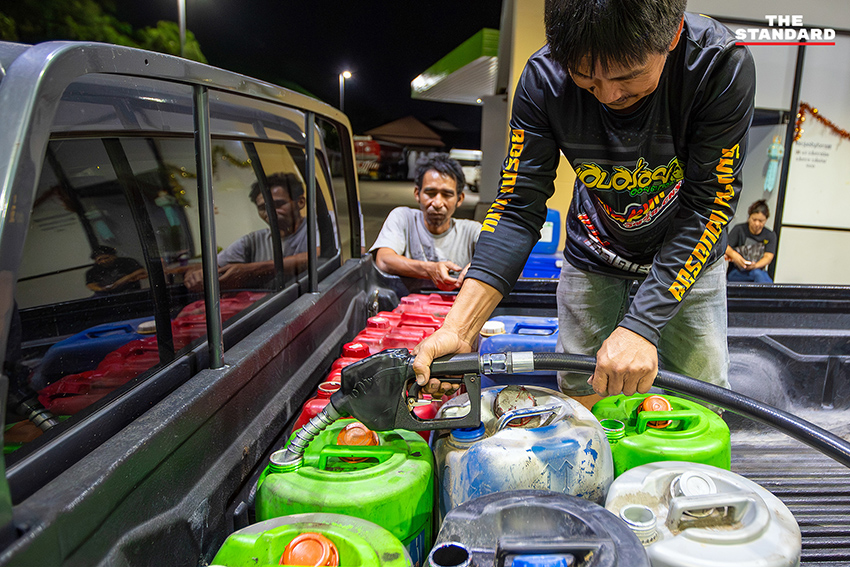 รถกู้ชีพ กู้ภัย และรถพยาบาล เติมน้ำมันดีเซลที่ปั๊มบางจากเชียงใหม่ หลังเผชิญวิกฤตน้ำมันขาดแคลน 10