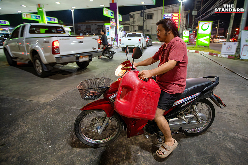 รถกู้ชีพ กู้ภัย และรถพยาบาล เติมน้ำมันดีเซลที่ปั๊มบางจากเชียงใหม่ หลังเผชิญวิกฤตน้ำมันขาดแคลน 12