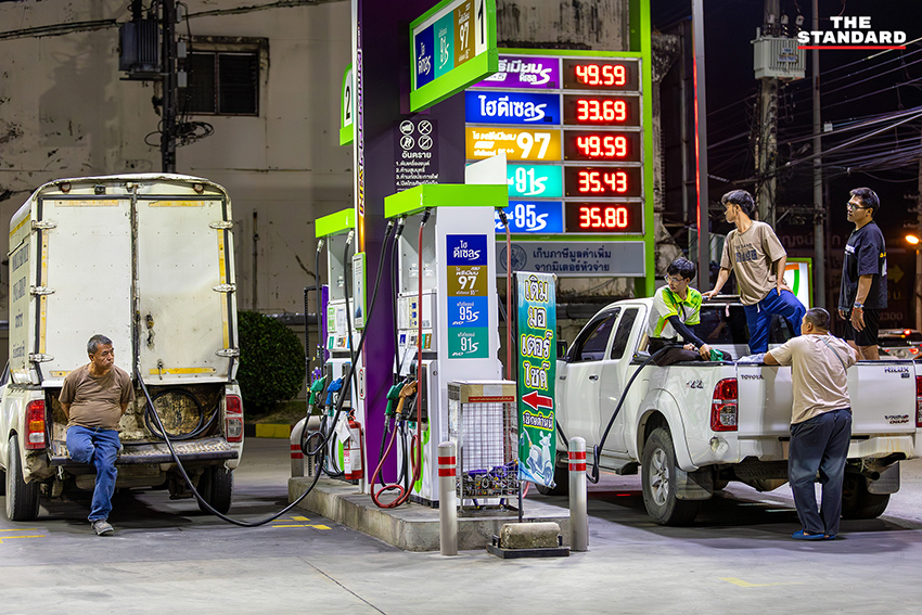 รถกู้ชีพ กู้ภัย และรถพยาบาล เติมน้ำมันดีเซลที่ปั๊มบางจากเชียงใหม่ หลังเผชิญวิกฤตน้ำมันขาดแคลน 7