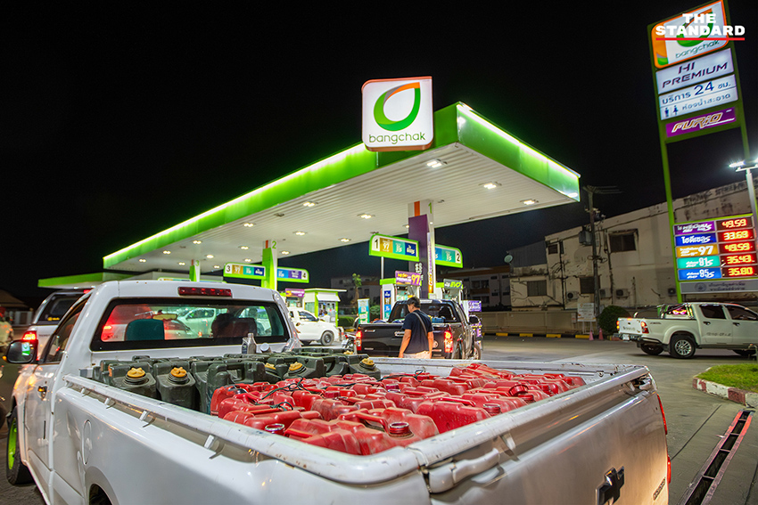 รถกู้ชีพ กู้ภัย และรถพยาบาล เติมน้ำมันดีเซลที่ปั๊มบางจากเชียงใหม่ หลังเผชิญวิกฤตน้ำมันขาดแคลน 8