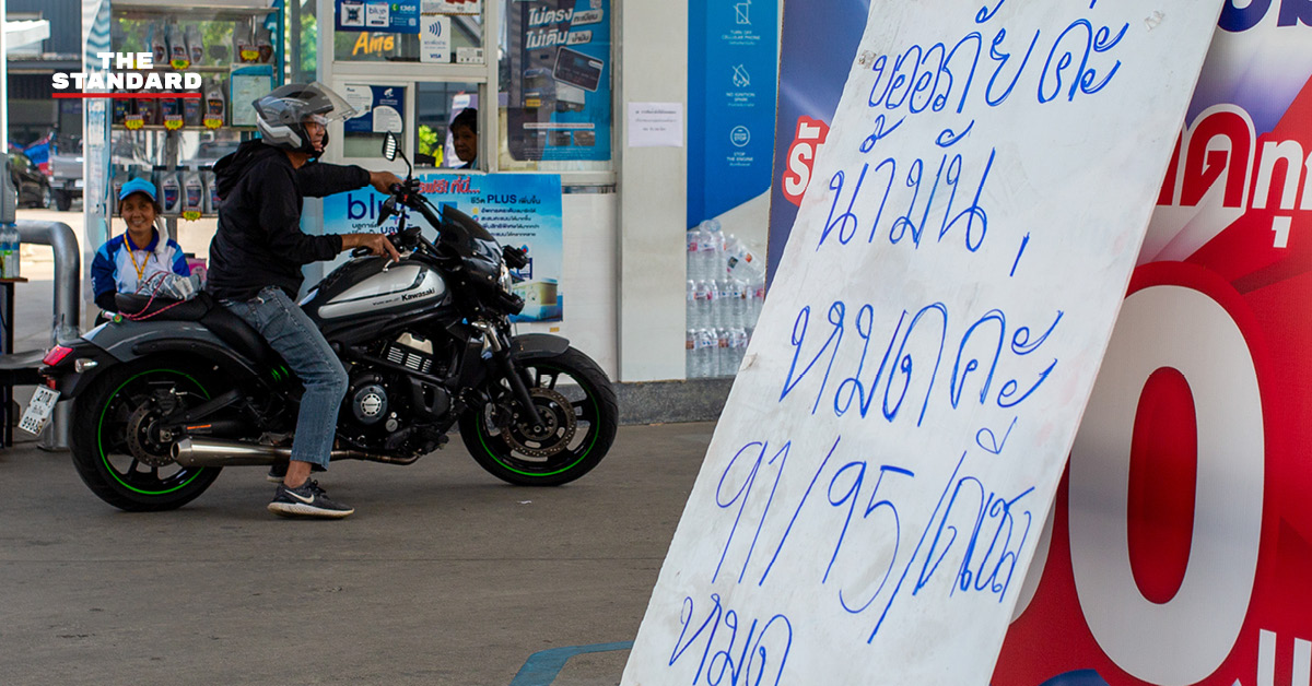 ประชาชนจำนวนมากแห่เติมน้ำมันในปั๊มแห่งหนึ่งที่จังหวัดเชียงใหม่ ท่ามกลางความกังวลจากวิกฤตตะวันออกกลาง