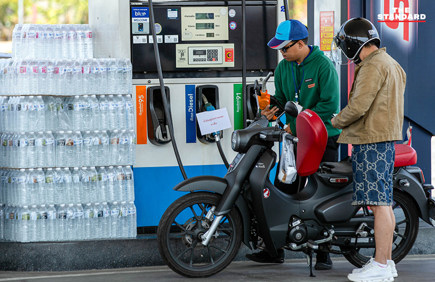 ปั๊มน้ำมัน ใน เชียงใหม่ ปิดชั่วคราว และมีการจำกัดปริมาณดีเซล ท่ามกลางความกังวลเรื่องราคาน้ำมันที่อาจสูงขึ้น 9