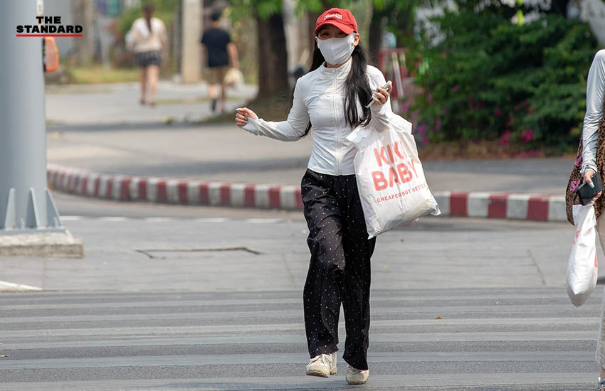 ภาพมุมสูงเมืองเชียงใหม่ถูกปกคลุมด้วยหมอกควันหนาทึบจากฝุ่น PM2.5 2