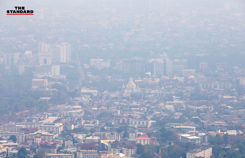 ภาพมุมสูงเมืองเชียงใหม่ถูกปกคลุมด้วยหมอกควันหนาทึบจากฝุ่น PM2.5 3