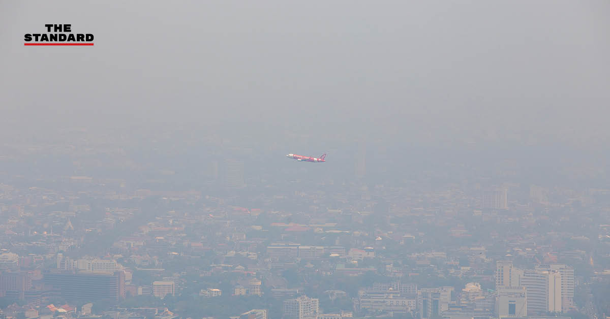 ภาพมุมสูงเมืองเชียงใหม่ถูกปกคลุมด้วยหมอกควันหนาทึบจากฝุ่น PM2.5