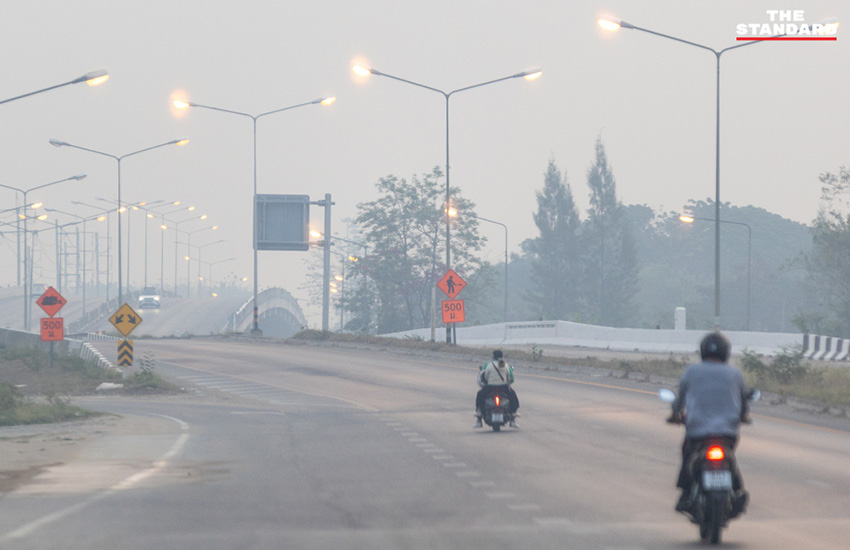 เชียงใหม่ ที่ถูกปกคลุมด้วยหมอกควันหนาทึบจากวิกฤตฝุ่น PM2.5 ทำให้ทัศนวิสัยขุ่นมัว 2