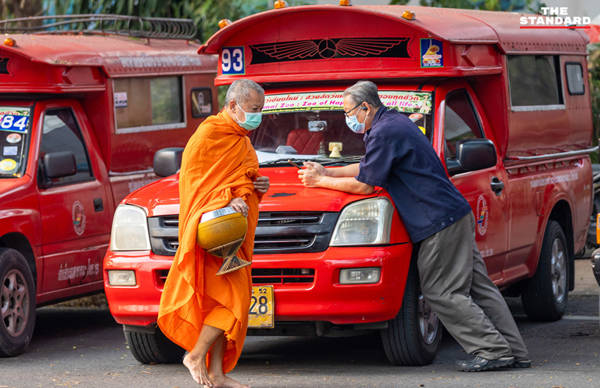 เชียงใหม่ ที่ถูกปกคลุมด้วยหมอกควันหนาทึบจากวิกฤตฝุ่น PM2.5 ทำให้ทัศนวิสัยขุ่นมัว 3