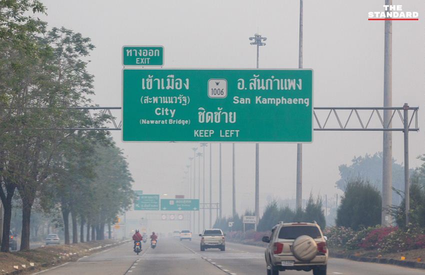 เชียงใหม่ ที่ถูกปกคลุมด้วยหมอกควันหนาทึบจากวิกฤตฝุ่น PM2.5 ทำให้ทัศนวิสัยขุ่นมัว 8