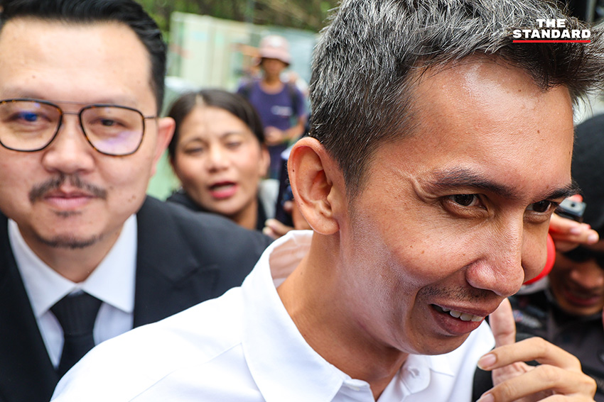 ชนนพัฒฐ์ นาคสั้ว สส.สงขลา ถูกคุมตัวออกจากอาคารดีเอสไอเพื่อไปศาลอาญา พร้อมสีหน้าเคร่งเครียด 5