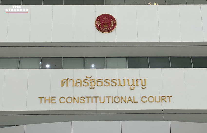 ภาพ นครินทร์ เมฆไตรรัตน์ ประธานศาลรัฐธรรมนูญ ซ้อนทับโลโก้ศาลรัฐธรรมนูญ 2