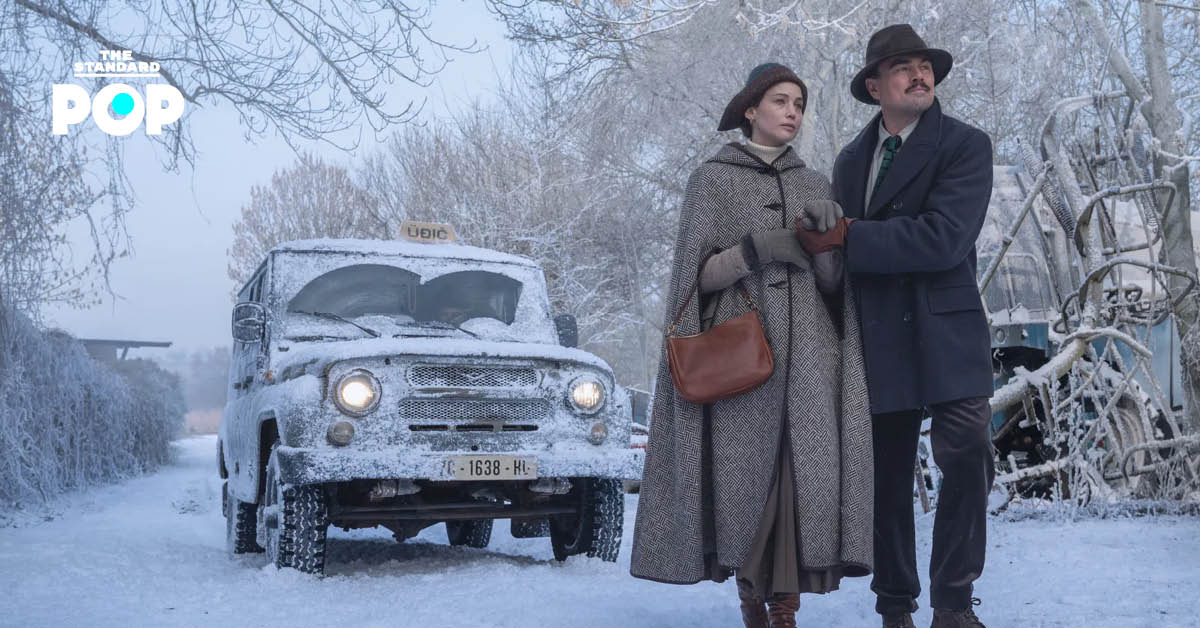 เผยภาพแรกของ Leonardo DiCaprio และ Jennifer Lawrence ในลุคมีหนวดและสภาพอิดโรย เดินจับมือกันท่ามกลางหิมะจากภาพยนตร์ What Happens at Night ของ Martin Scorsese