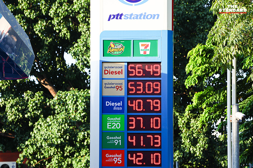 ภาพป้ายราคาน้ำมันดีเซลและเบนซินที่สถานีบริการ หลังการประกาศปรับขึ้นราคา 1