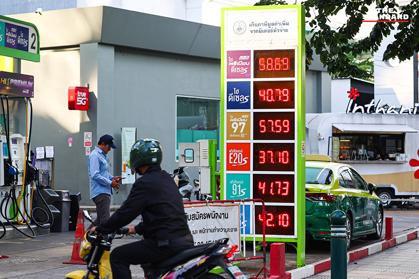 ภาพป้ายราคาน้ำมันดีเซลและเบนซินที่สถานีบริการ หลังการประกาศปรับขึ้นราคา 2