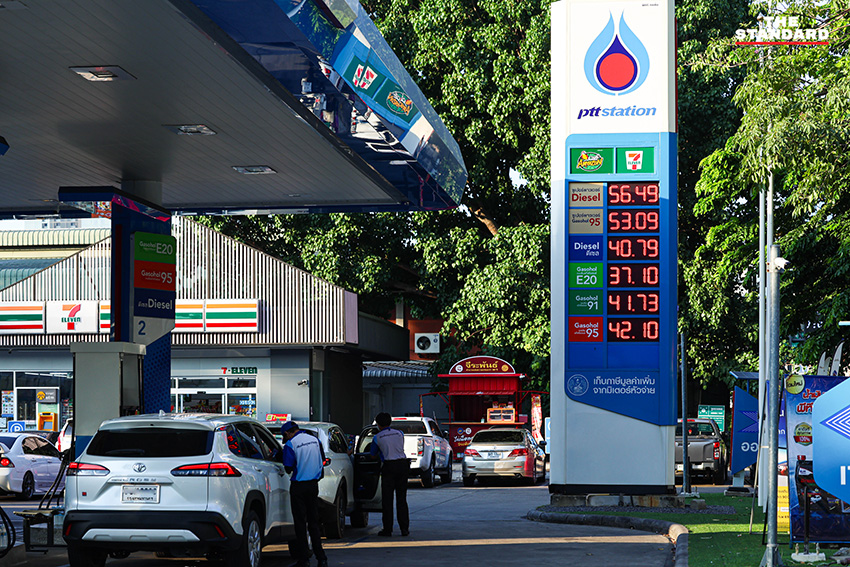 ภาพป้ายราคาน้ำมันดีเซลและเบนซินที่สถานีบริการ หลังการประกาศปรับขึ้นราคา 7