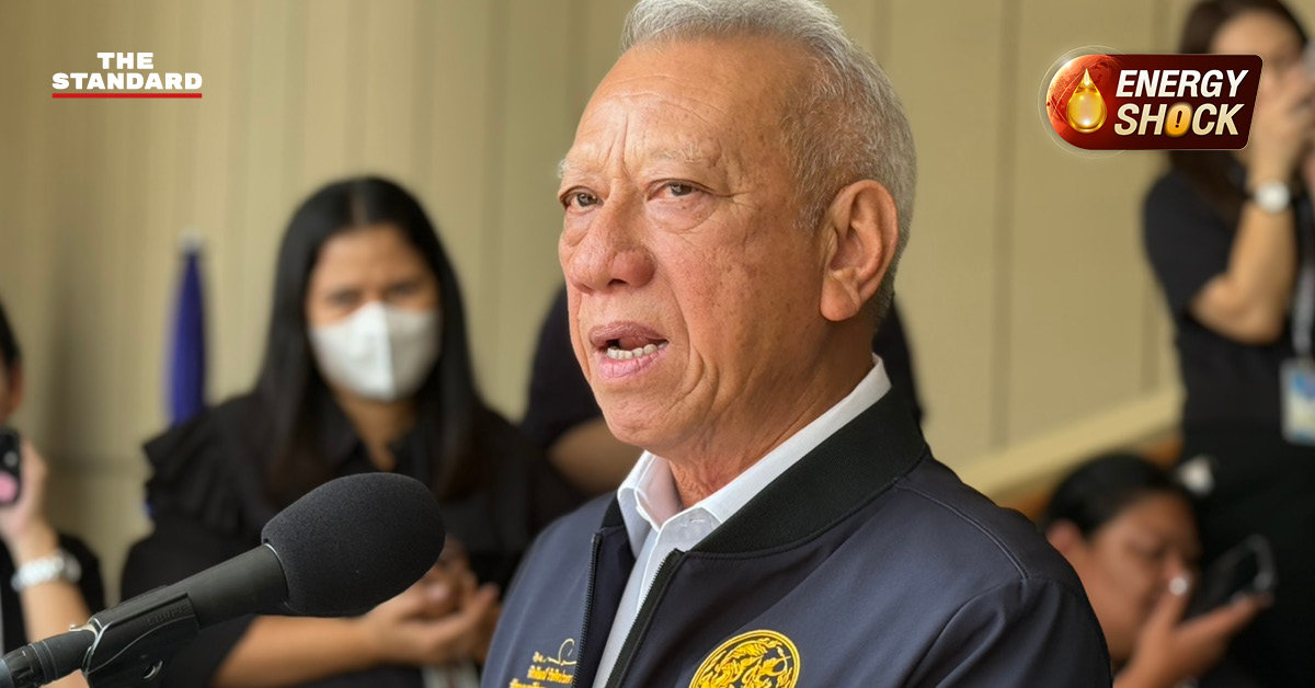 พิพัฒน์ รัชกิจประการ รองนายกรัฐมนตรี และรัฐมนตรีว่าการกระทรวงคมนาคม ให้สัมภาษณ์