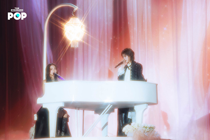 ภาพบรรยากาศคอนเสิร์ต EMI BONNIE : LOVE SESSION ที่ เอมี่ ทสร และ บอนนี่ ภัทราภัสร์ มอบความสุขให้แฟนเพลง 11