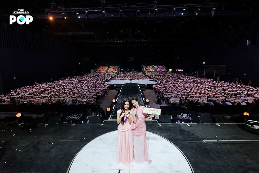 ภาพบรรยากาศคอนเสิร์ต EMI BONNIE : LOVE SESSION ที่ เอมี่ ทสร และ บอนนี่ ภัทราภัสร์ มอบความสุขให้แฟนเพลง 13