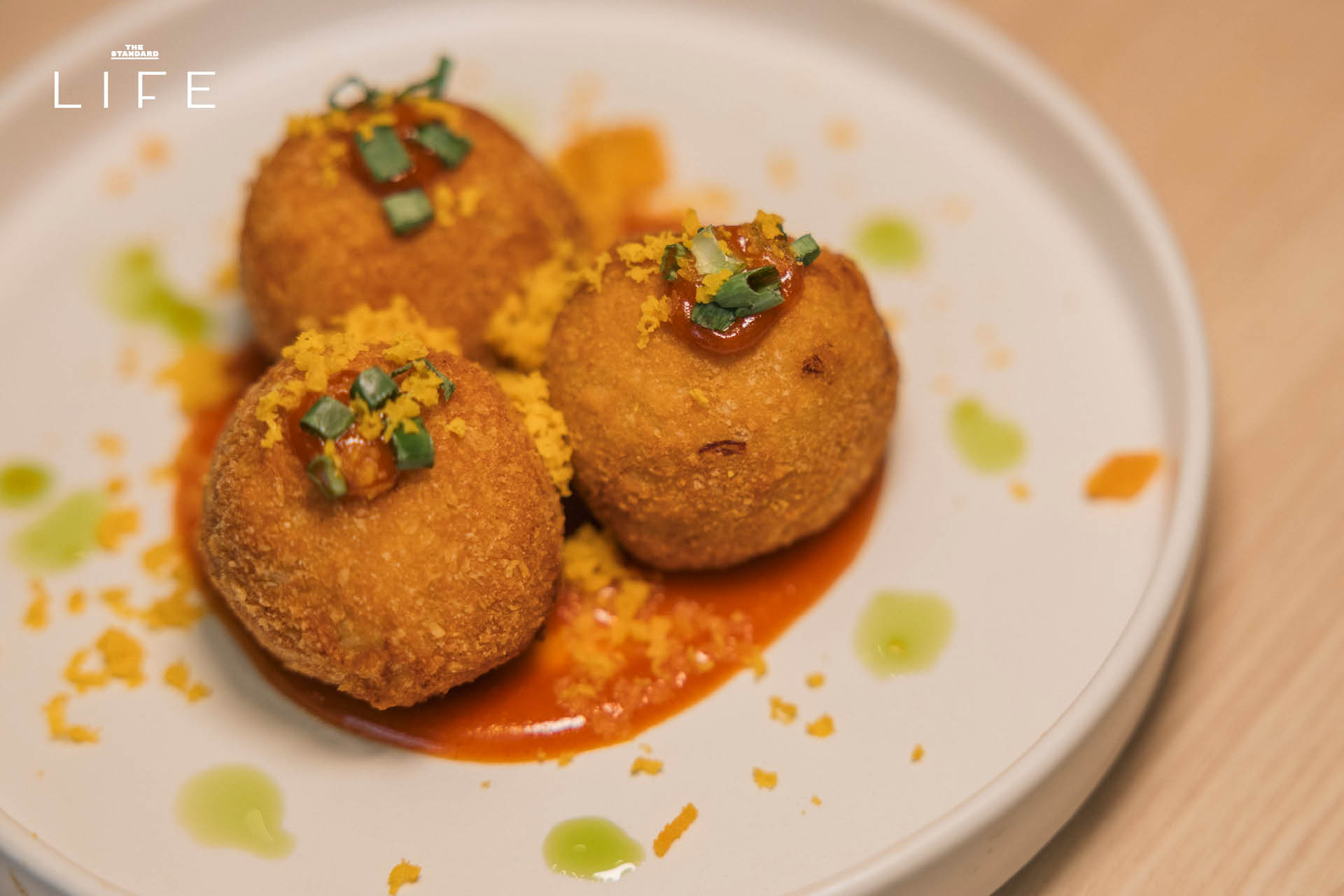 อาหารไทย Modern & Twist จากร้าน Ern Manee โดยเชฟเป่าเป้และเชฟเควส 10