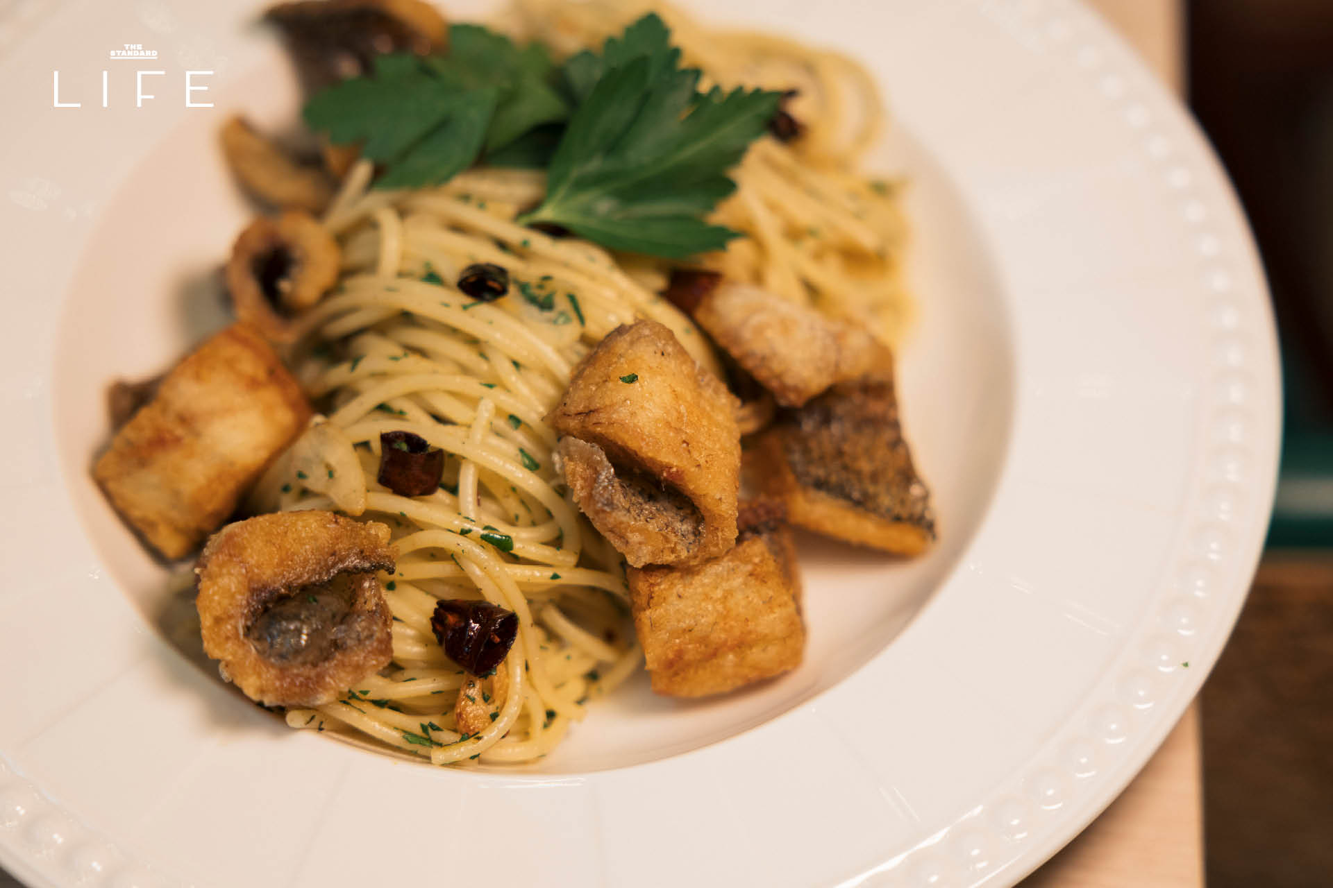 อาหารไทย Modern & Twist จากร้าน Ern Manee โดยเชฟเป่าเป้และเชฟเควส 9