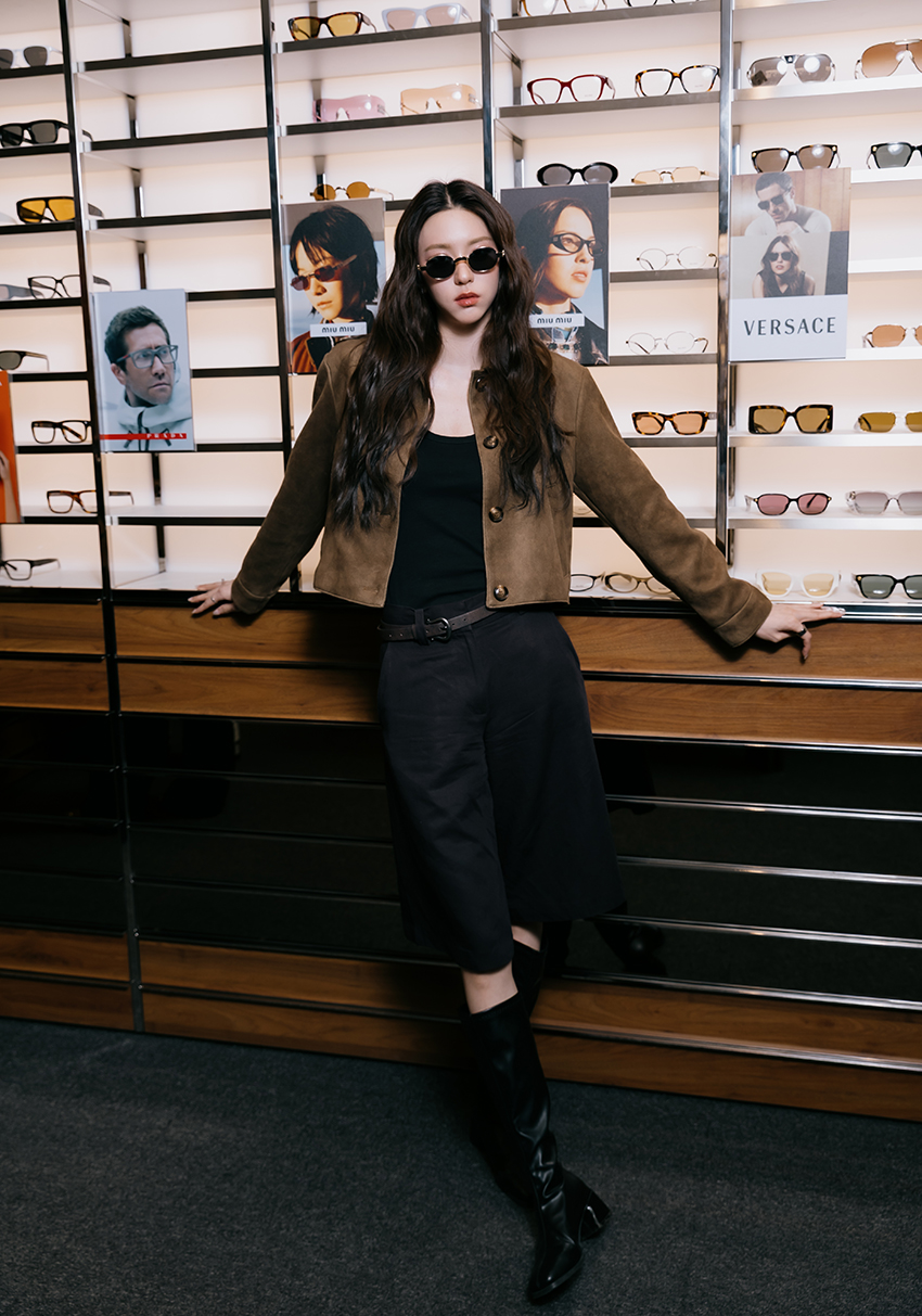 ภาพคอลเล็กชันแว่นตา EssilorLuxottica Spring/Summer 2026 ที่มีทั้งแว่นกันแดดและแว่นสายตา ในดีไซน์ 3 สไตล์หลัก 2