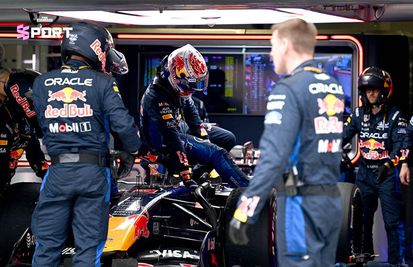 รถแข่ง F1 ที่ได้รับความเสียหายจากปัญหาเครื่องยนต์ 1