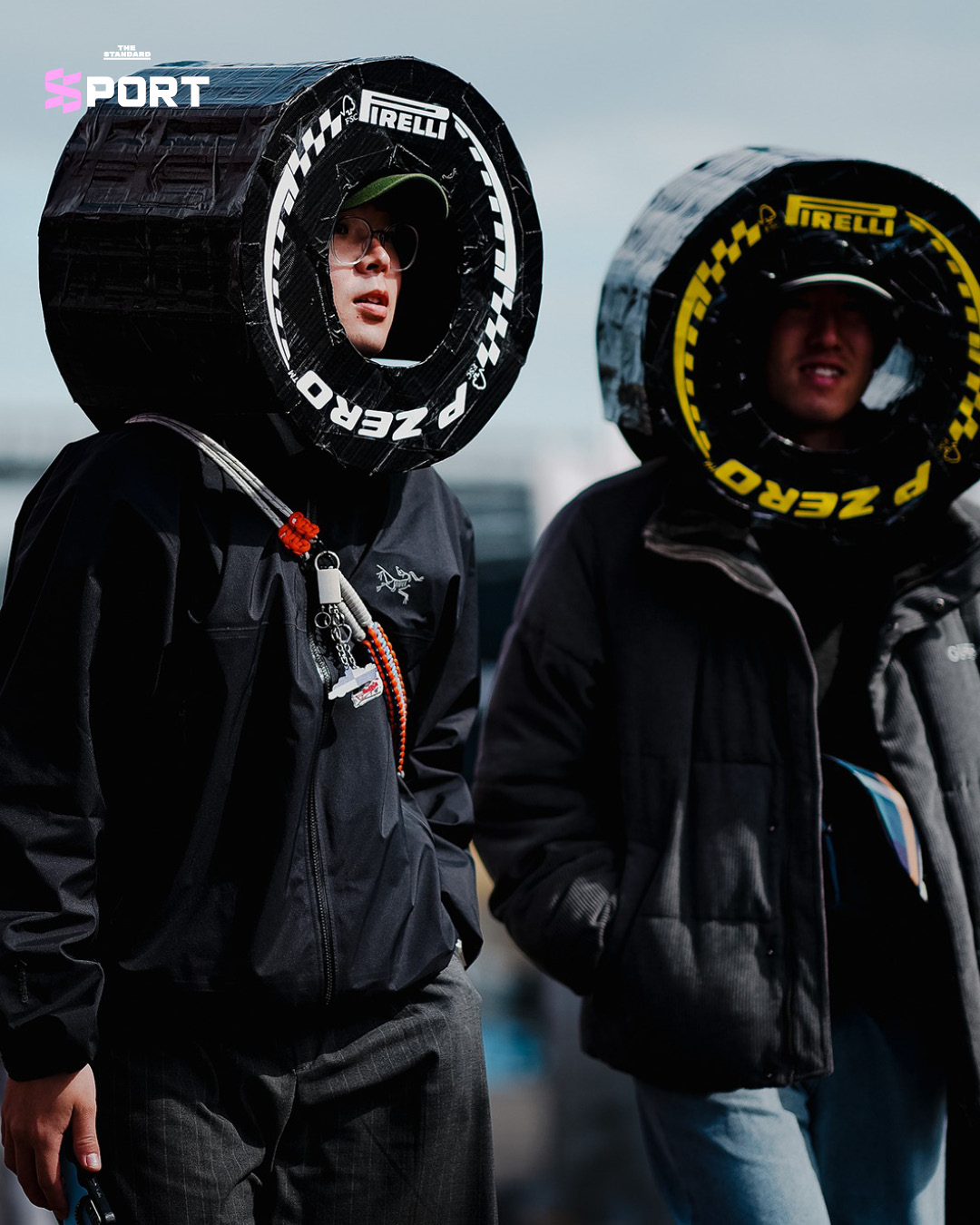 ภาพบรรยากาศแฟน F1 ชาวญี่ปุ่นในชุดคอสตูมสร้างสรรค์และหมวกดีไซน์แปลกตา ที่สนามแข่ง Suzuka Circuit 3