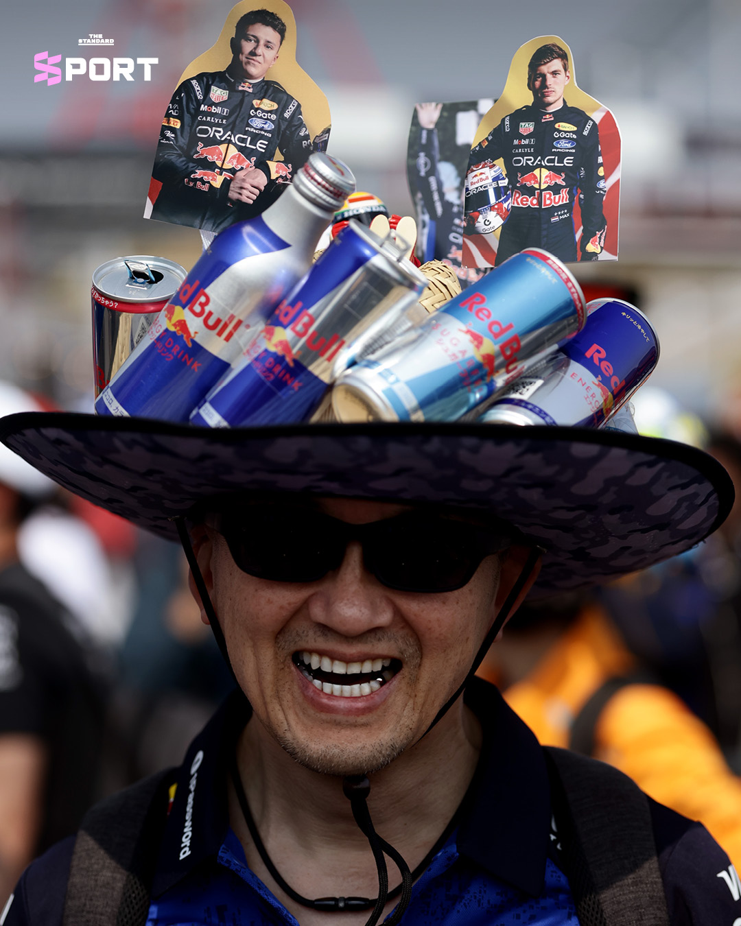 ภาพบรรยากาศแฟน F1 ชาวญี่ปุ่นในชุดคอสตูมสร้างสรรค์และหมวกดีไซน์แปลกตา ที่สนามแข่ง Suzuka Circuit 5