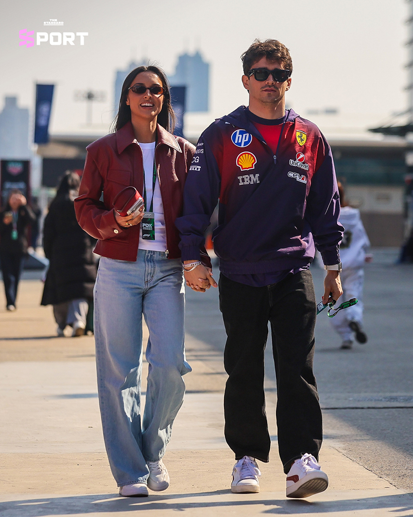 ภาพนักแข่ง F1 สวมใส่เสื้อผ้าสไตล์ Paddock ก่อนการแข่งขัน Chinese Grand Prix 2026 ที่สนาม Shanghai International Circuit 1