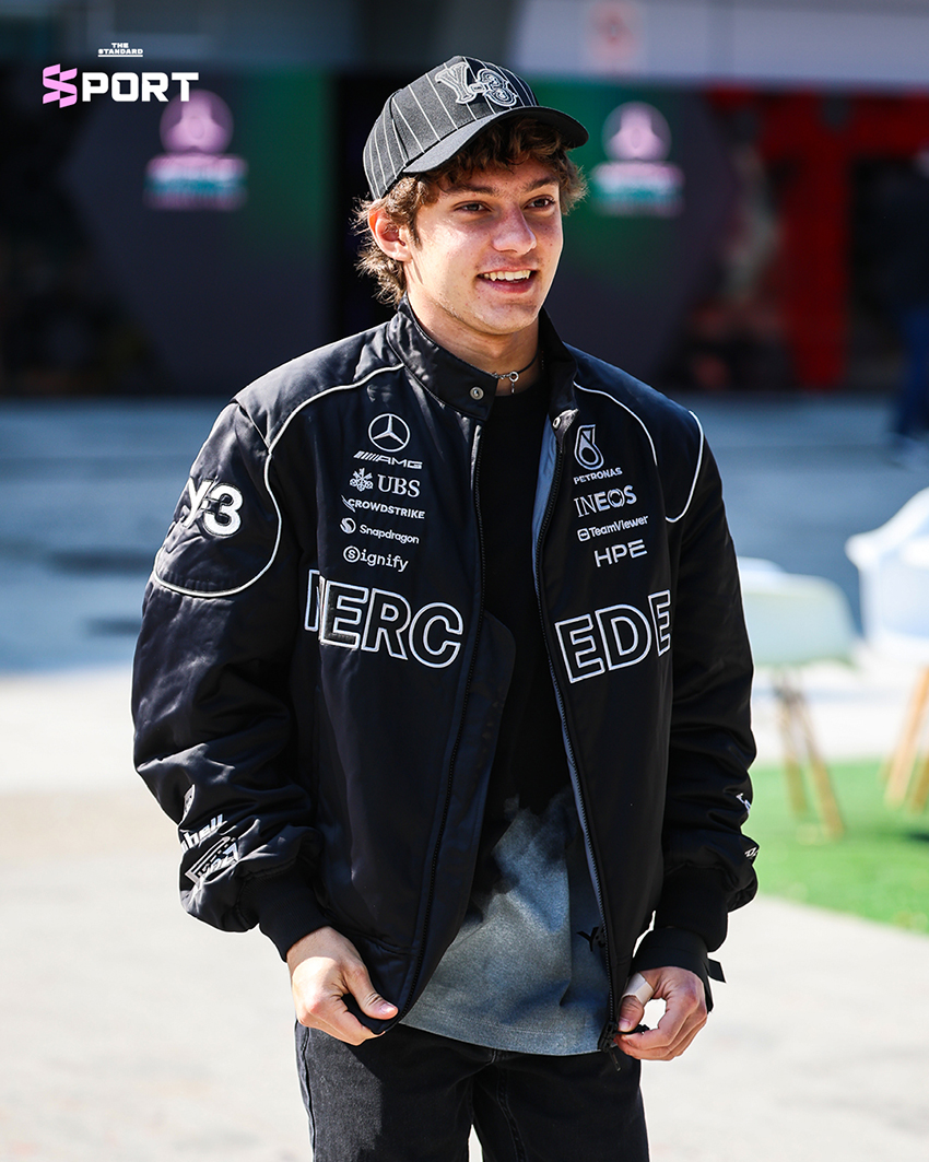 ภาพนักแข่ง F1 สวมใส่เสื้อผ้าสไตล์ Paddock ก่อนการแข่งขัน Chinese Grand Prix 2026 ที่สนาม Shanghai International Circuit 2